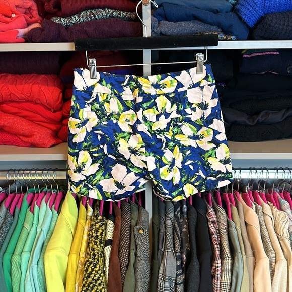 J Crew blue/yellow/pale pink flower print shorts size 0​ - Picture 3 of 3